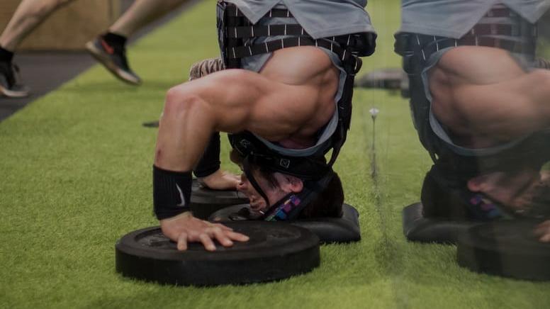 Mur HSPU - Handstand push-up Willy Georges - Wys CrossFit - Wys Training