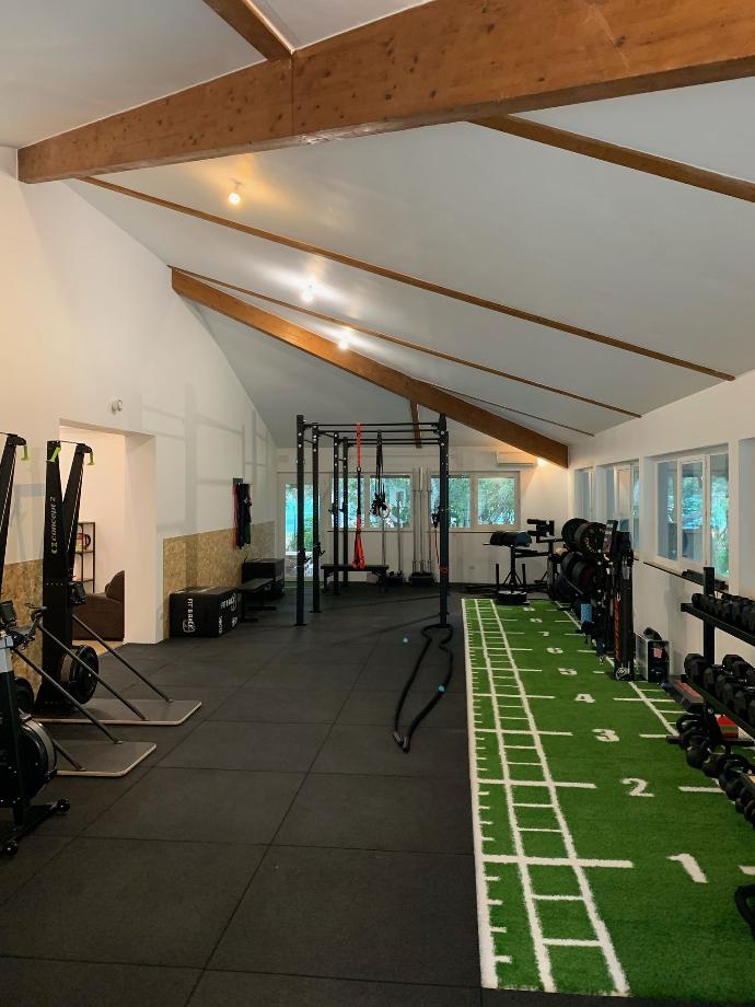 Salle de sport / centre de remise en forme - Le Carré - Gazon synthétique marquages blancs