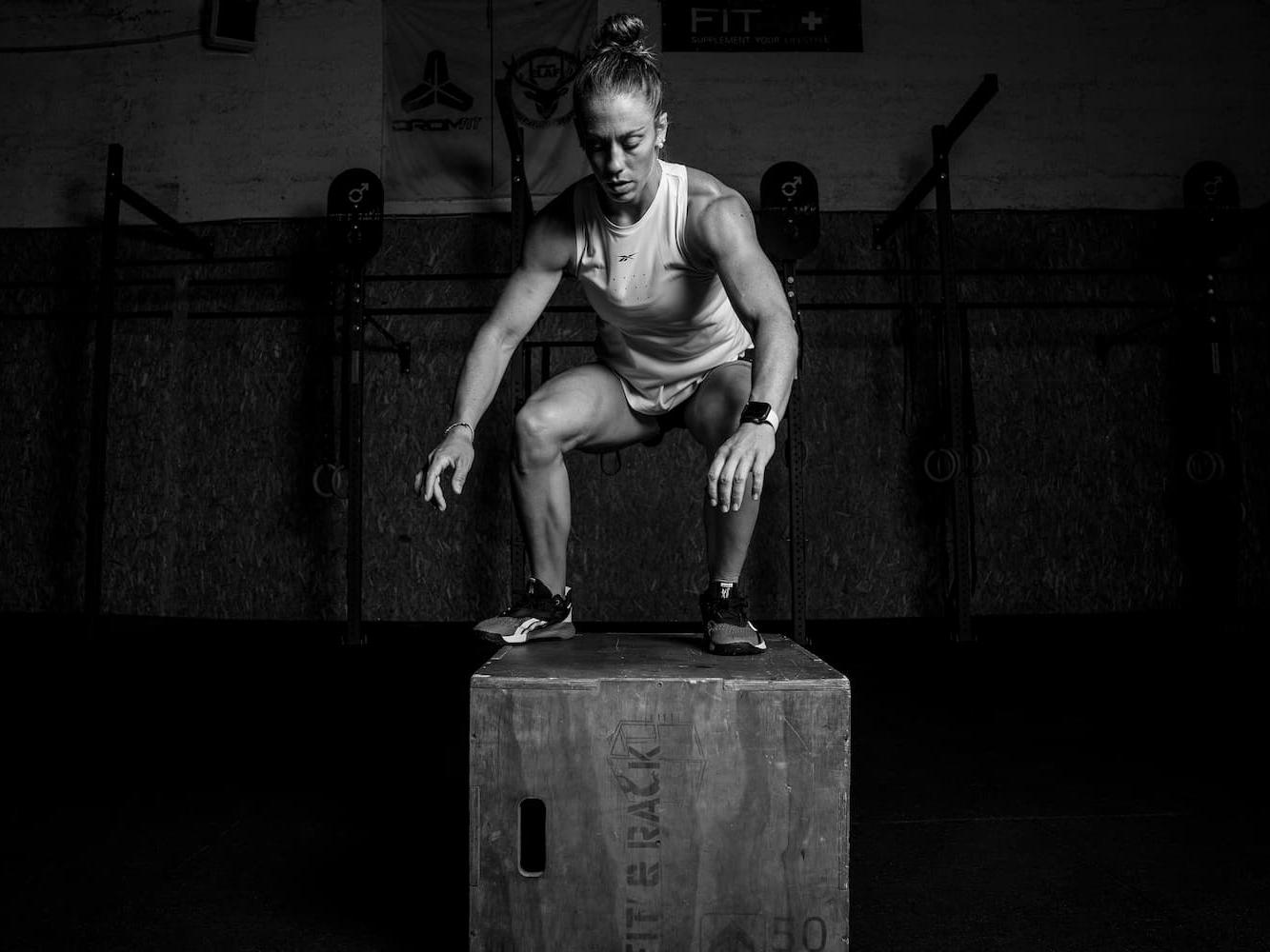 Carole Castellani CrossFit Elafi par Julien Strai - Box Jump - CrossFit Genas - Préparation physique