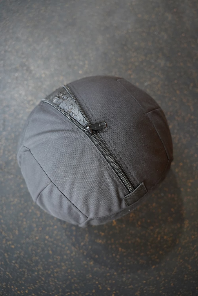 La housse de protection est-elle compatible avec tous les wall balls ?