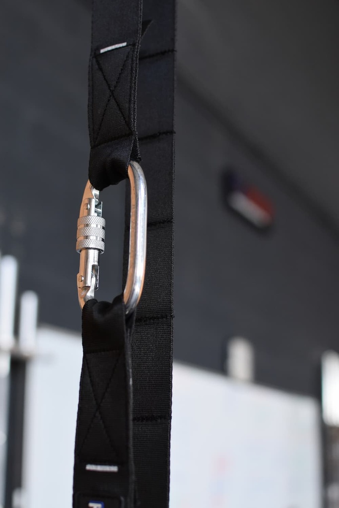 Comment fixer des anneaux de gym ? Utilisation de mousquetons
